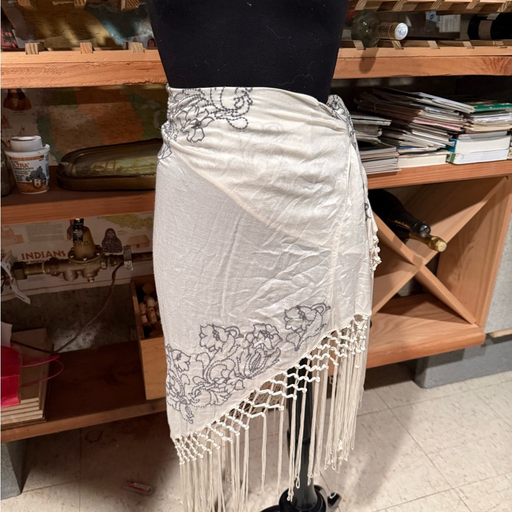 Anna Sui O'Neill Ivory & Black Floral Fringe Wrap Scarf - Picture 8 of 11